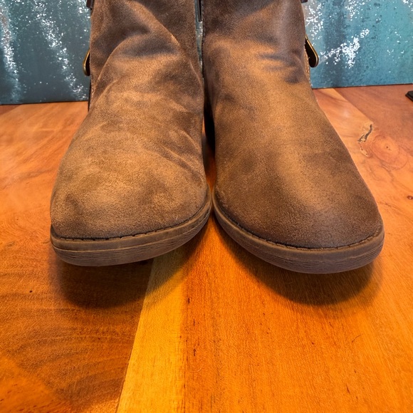 Joe Boxer 2016 Women August Brown Suede Ankle Bootie size 7 - Picture 9 of 14